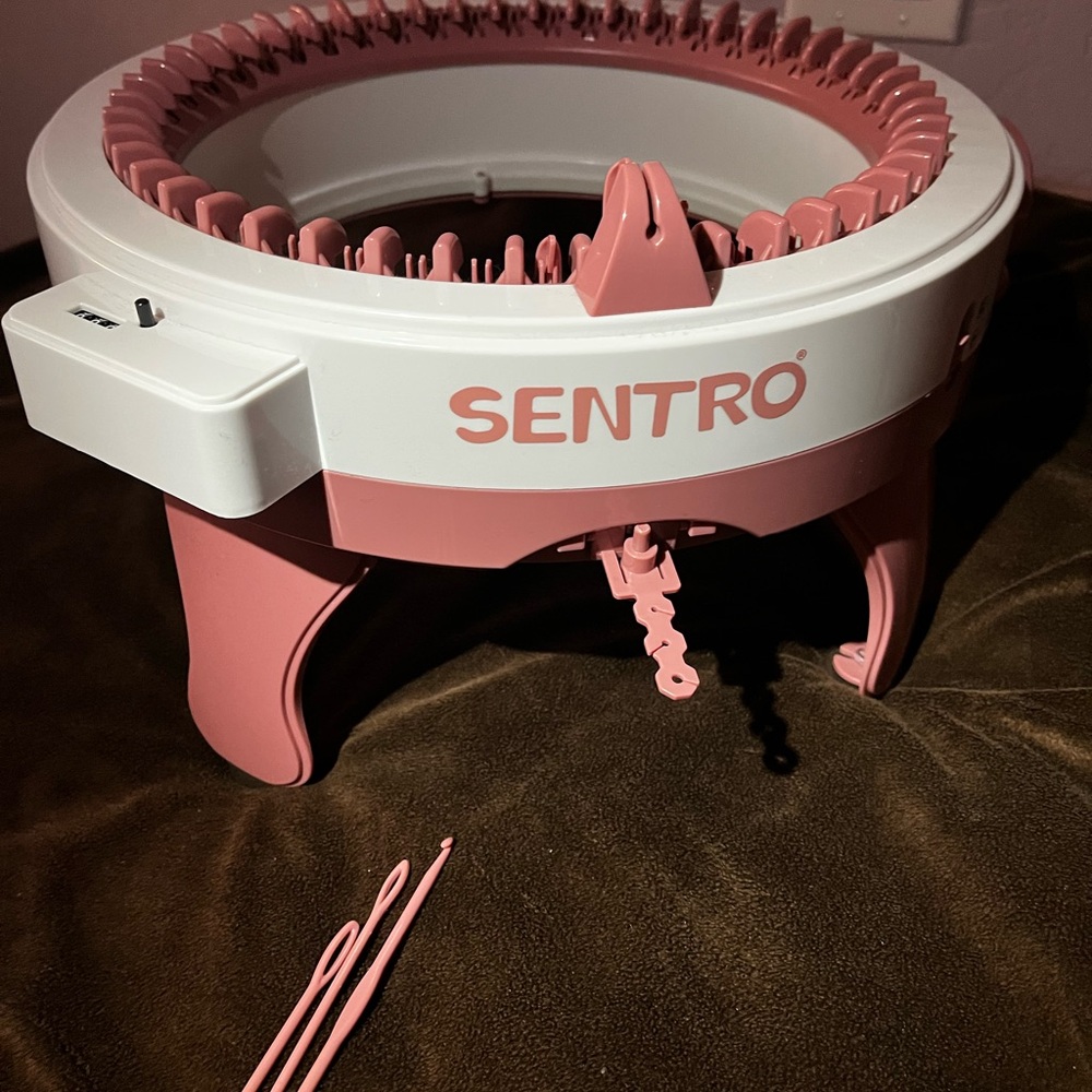 Sentro Pink and White Circular Knitting Loom
